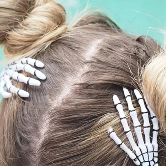 Skeleton hand Hair Clip NEW - Picture 3 of 3